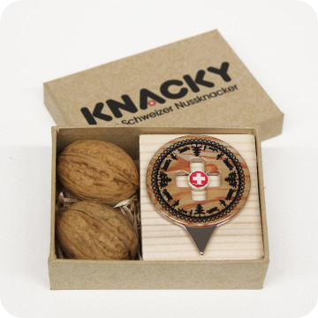 Design--und-Geschenkartikel-aus-eigener-Produktion | Knacky Geschenk-Box Alpaufzug Kiefer