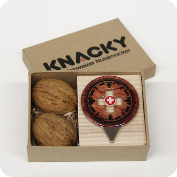 Design--und-Geschenkartikel-aus-eigener-Produktion | Knacky Geschenk-Box Alpaufzug Kirschbaum